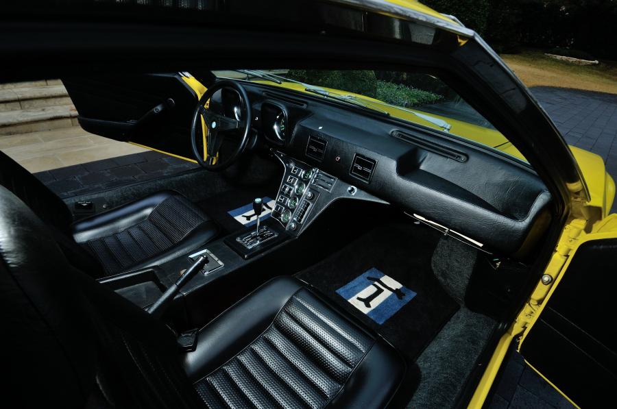 Интерьер De Tomaso Pantera 1971 года  (фото 9 из 35)